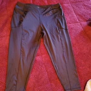 Women's capris 2x black work out